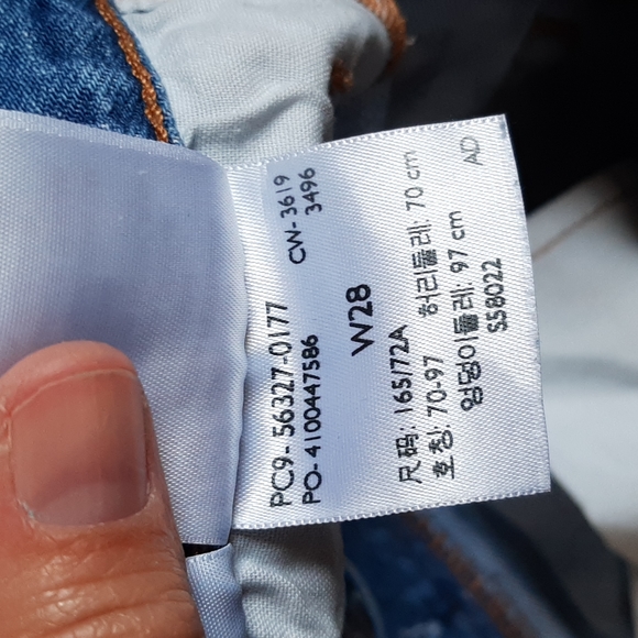 Women's  fly button Levi's Tattered jean short shorts size 28 - Picture 6 of 7